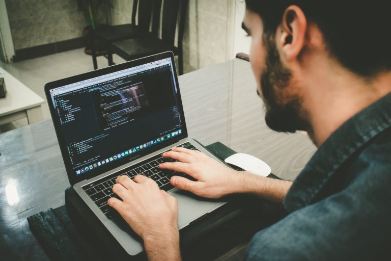 Как найти разработчиков с помощью отзывов на маркет-платформах?