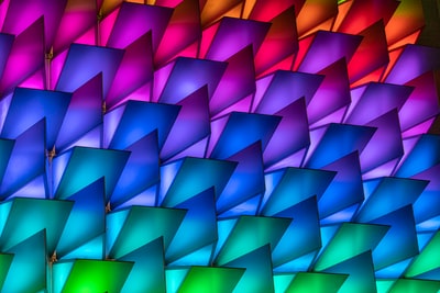 Искать талантливых программистов, заботиться об инженерах и вести образование в будущее: 12 горячих вакансий в HR