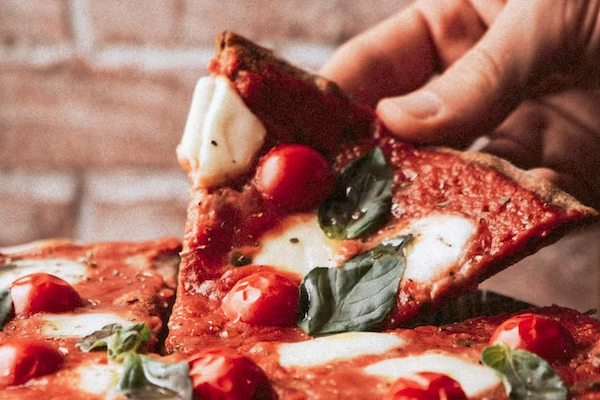Искать госслужащих, помогать учителям и развивать пиццерии: 10 горячих вакансий для рекрутеров и HR